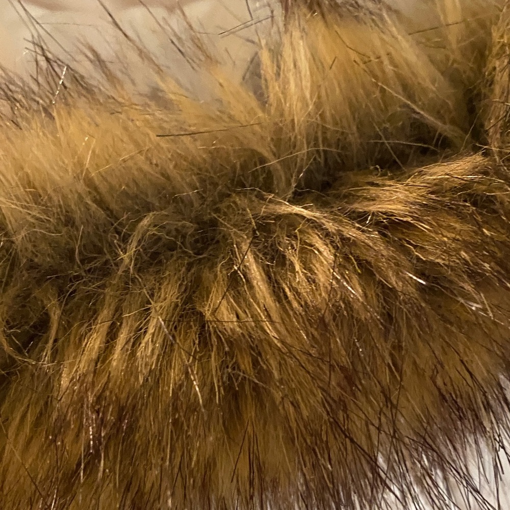 Guess Cream Puffer Vest with Faux Fur Trim - Picture 12 of 13